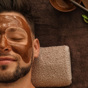 Massaggio viso con maschera specifica